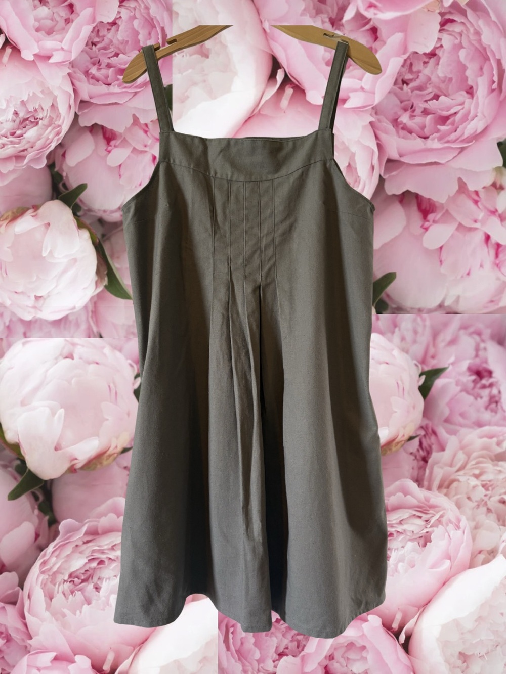 Olive Green Pleated Sleeveless Dress